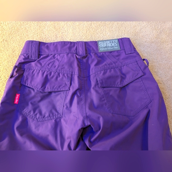 Betty Rides Purple Snowboard Pants Size Medium - Picture 3 of 6
